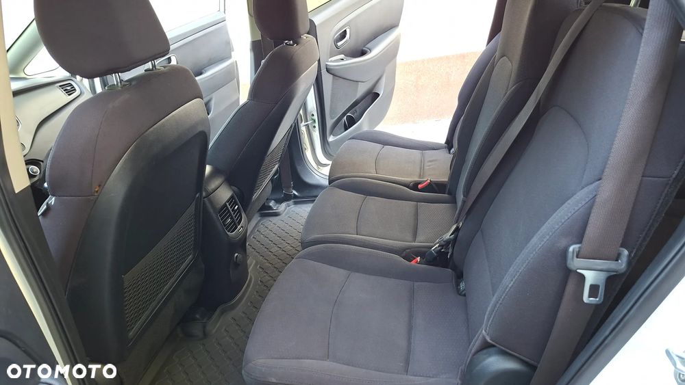 Kia Carens 1.7 CRDi XL 7os - 26