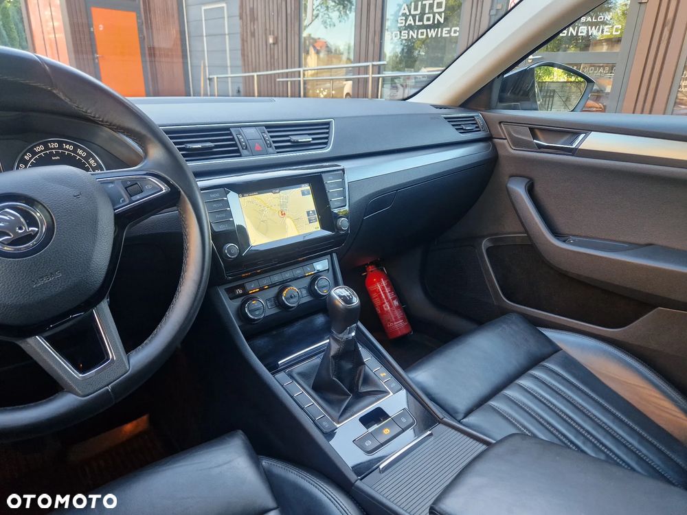 Skoda Superb Combi 1.6 TDI GreenLine - 30
