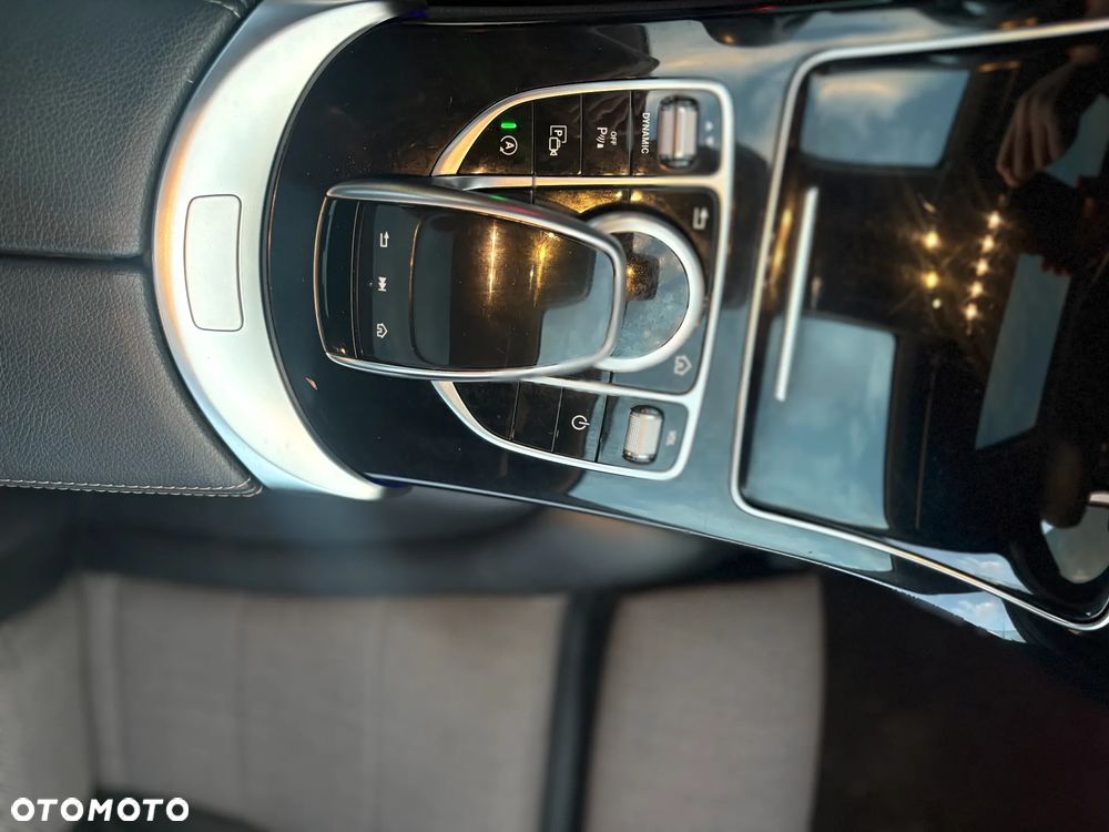 Mercedes-Benz Klasa C 220 d 9G-TRONIC - 32