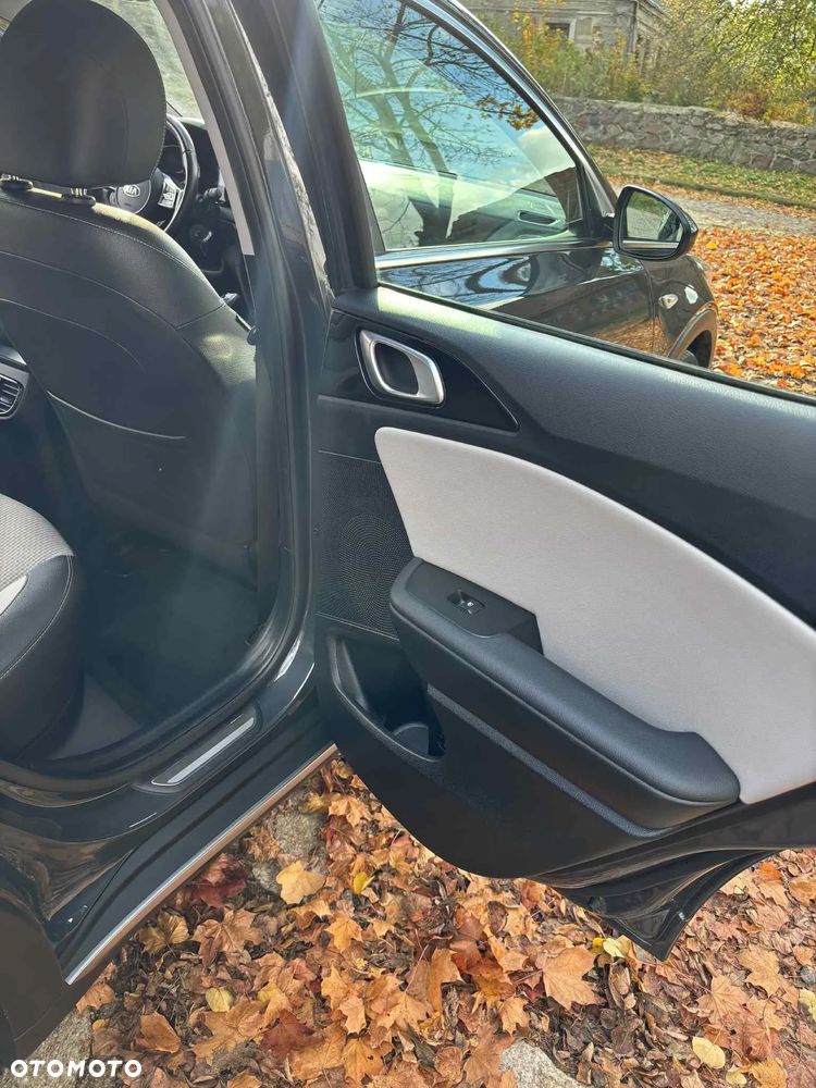 Kia XCeed 1.6 CRDi SCR M - 11