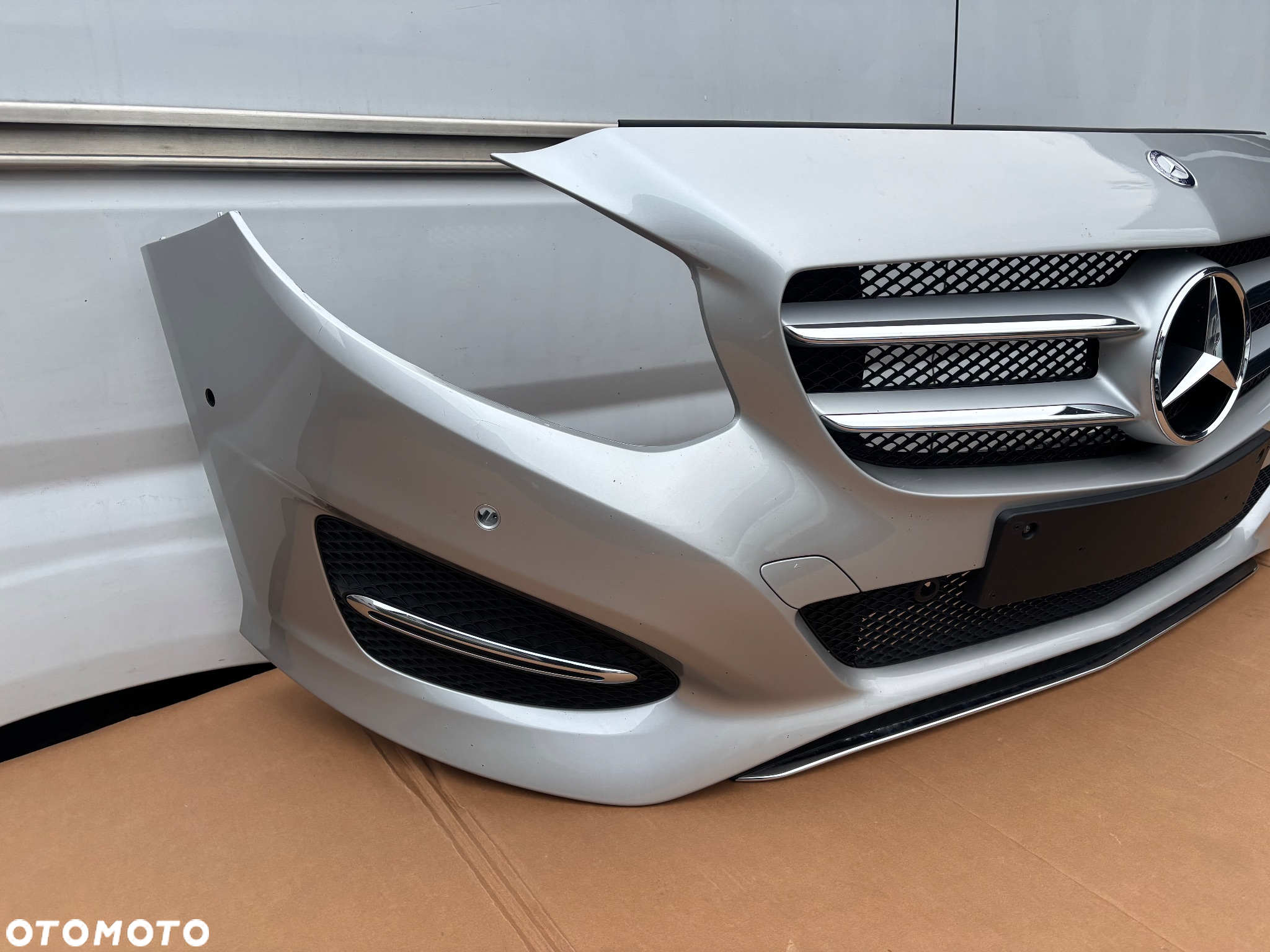Zderzak Przedni Kompletny Mercedes B Klasa W246 Lift 14-18 Grill Znaczek Kratka Lewa Prawa Chrom Wzmocnienie Pianka Srebrny A0008880060 A2468880538 A2468880460 A2468852422 A2468852222 A2468852322  A2468850053 - 2