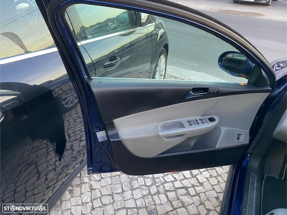 VW Passat Variant 2.0 TDi Confortline - 9