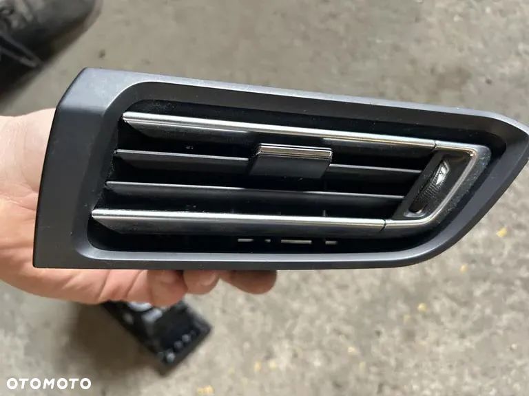 Kratka nawiewu przód prawy prawa lewa Peugeot 308 II T9 96778766 - 1
