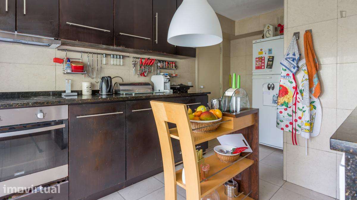Quarto - localizado em Lordelo do Ouro Porto - Grande imagem: 2/23
