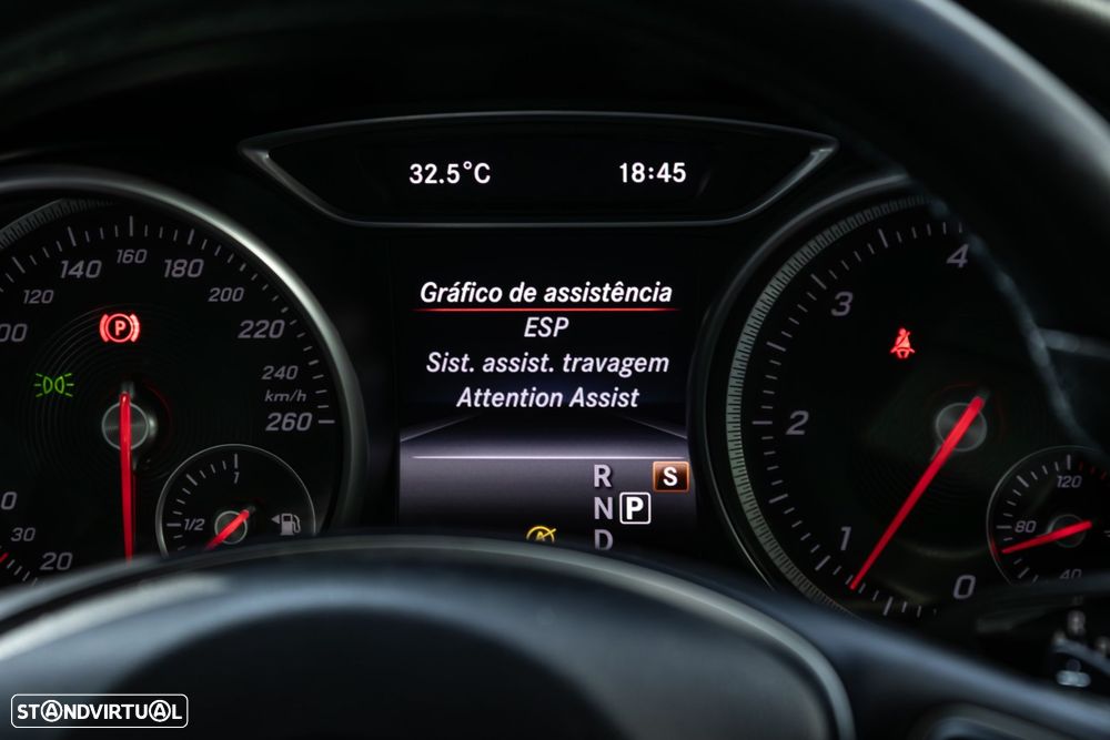 Mercedes-Benz CLA 200 - 35