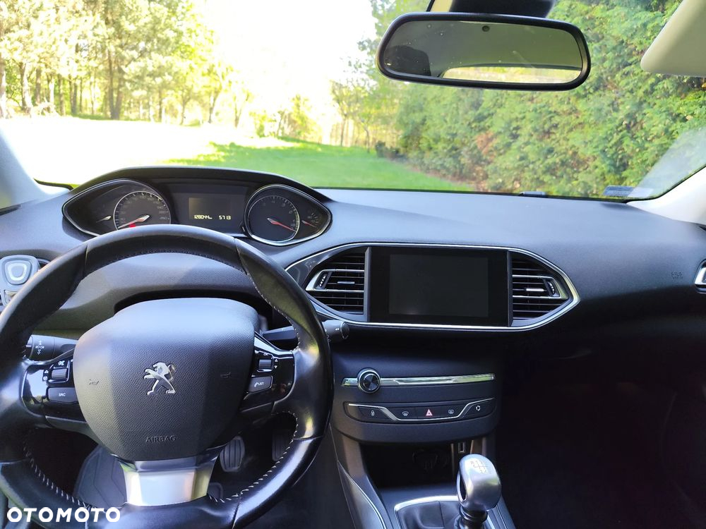 Peugeot 308 SW 1.2 PureTech Allure S&S - 5