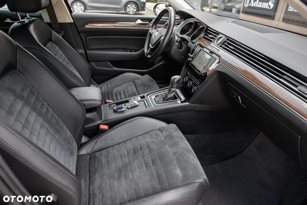 Volkswagen Passat 2.0 TDI SCR 4Motion DDG Highline - 32