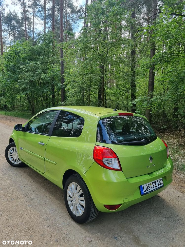 Renault Clio 1.2 16V Emotion - 30