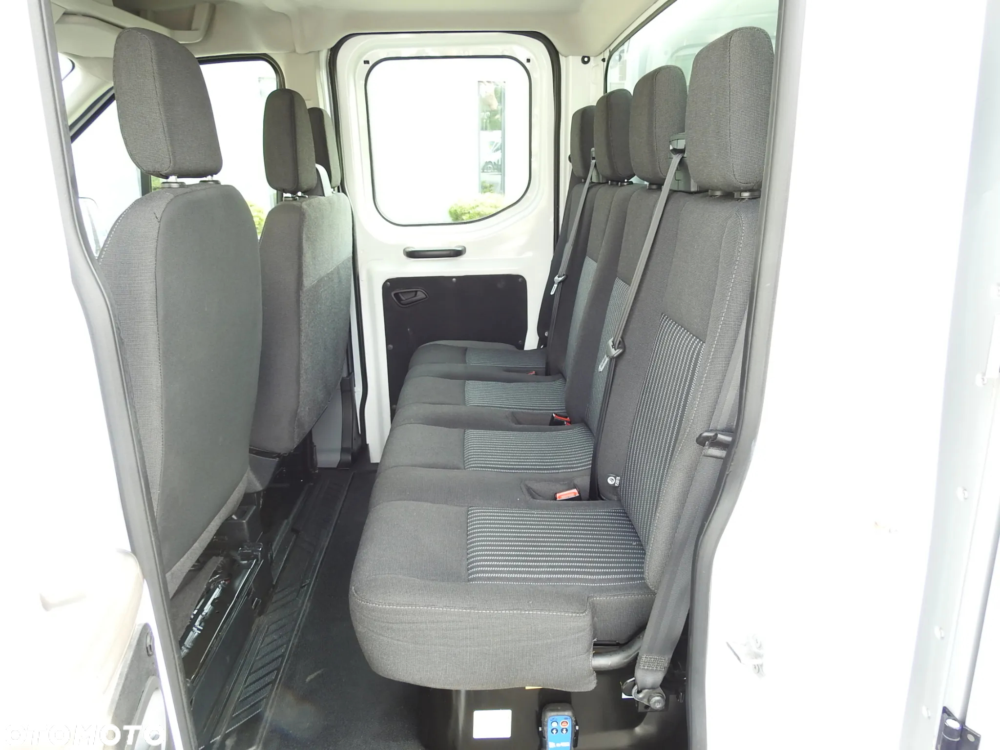Ford TRANSIT  WYWROTKA PODWÓJNA KABINA DOKA 7 MIEJSC TEMPOMAT LEDY BLIŹNIACZE KOŁA KLIMATYZACJA 130KM [ E38372 ] - 29
