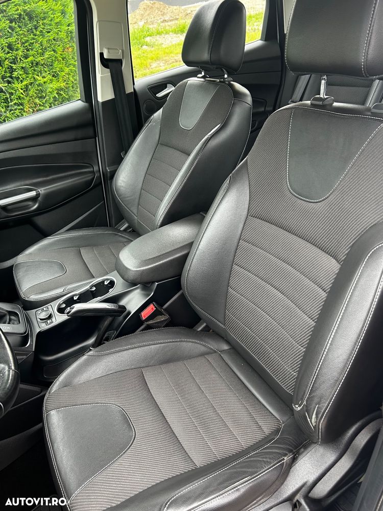 Ford Kuga 2.0 TDCi Powershift 4WD Titanium - 10