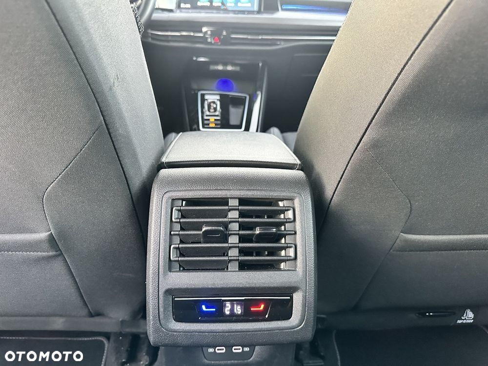 Volkswagen Golf 1.5 eTSI Style DSG - 23