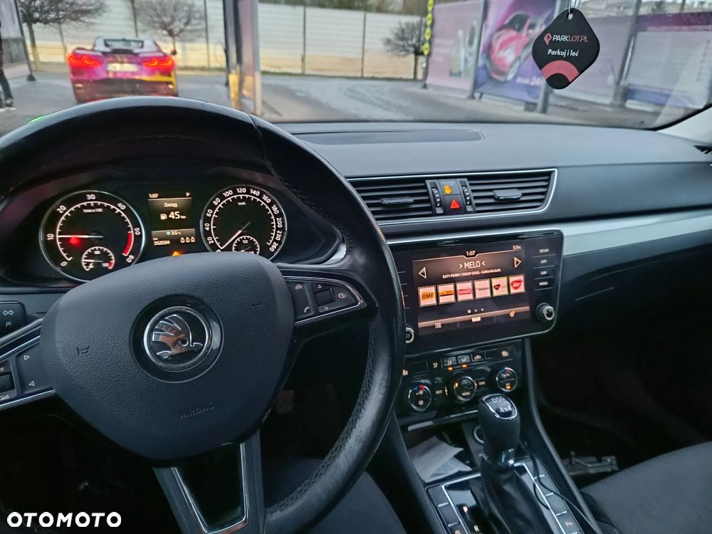 Skoda Superb 2.0 TDI 4x4 Style DSG - 6