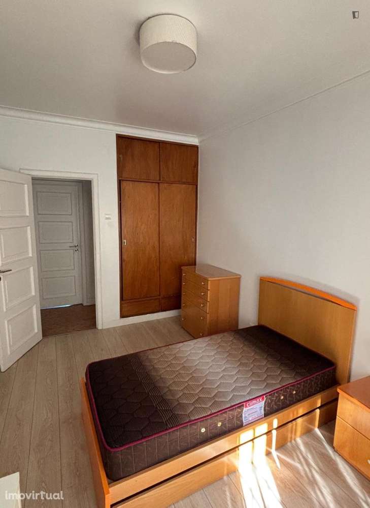 Quarto - localizado em Entrecampos Lisbon - Grande imagem: 2/10