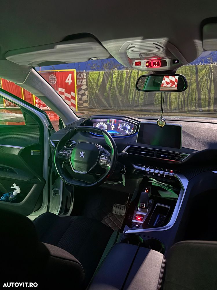 Peugeot 3008 1.2 PureTech Turbo S&S EAT8 Allure - 11