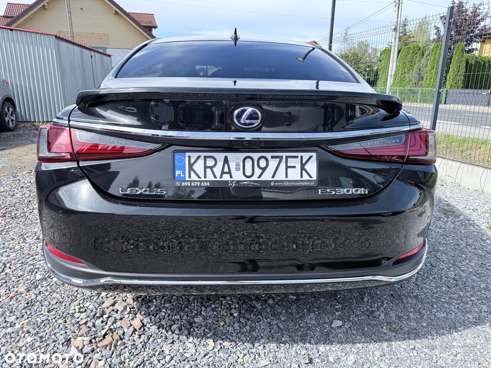 Lexus ES 2021