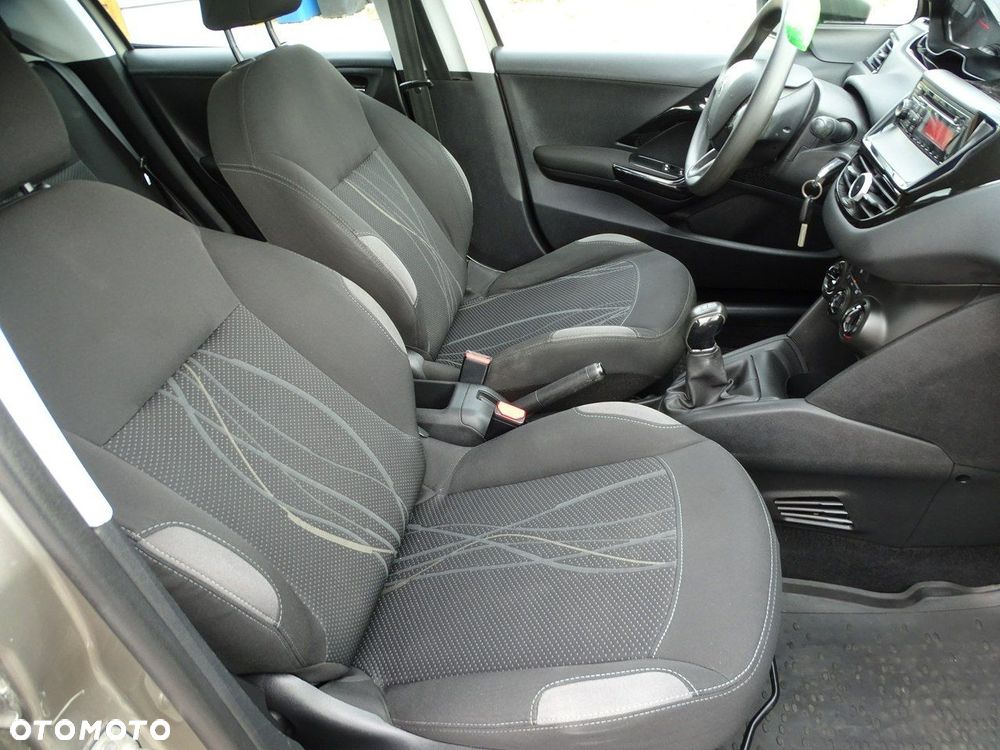 Peugeot 208 - 10