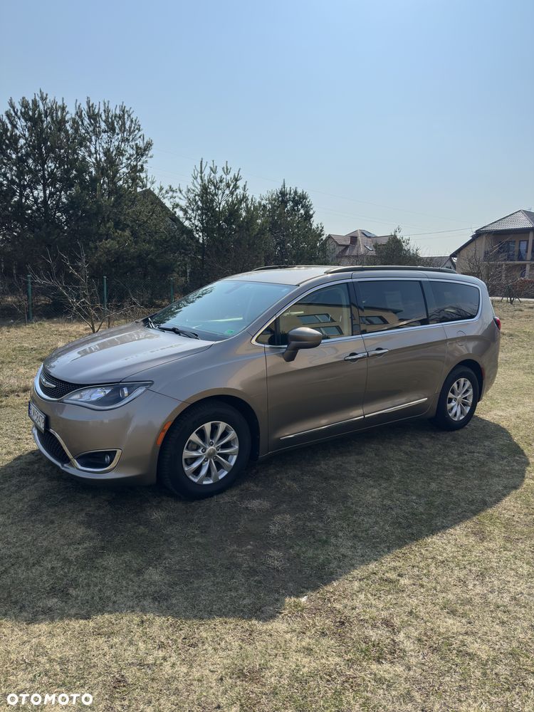 Chrysler Pacifica - 2