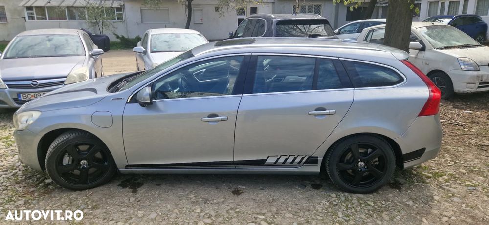 Volvo V60 D6 Plug-In-Hybrid AWD Geartronic Summum - 4