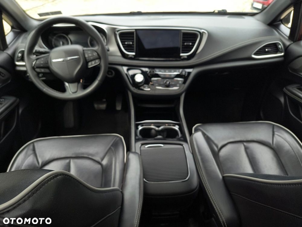 Chrysler Pacifica - 12