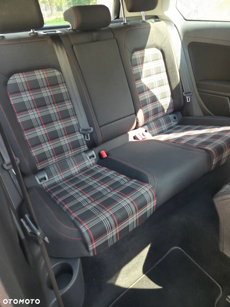 Volkswagen Golf - 18