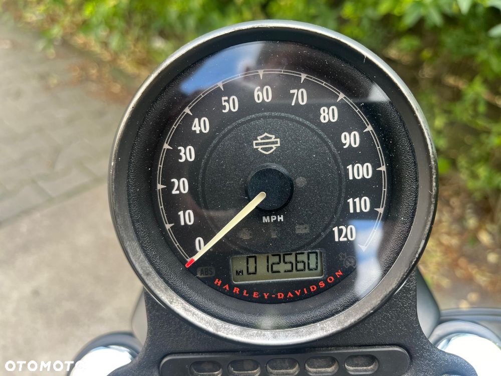 Harley-Davidson Sportster Iron 883 - 4