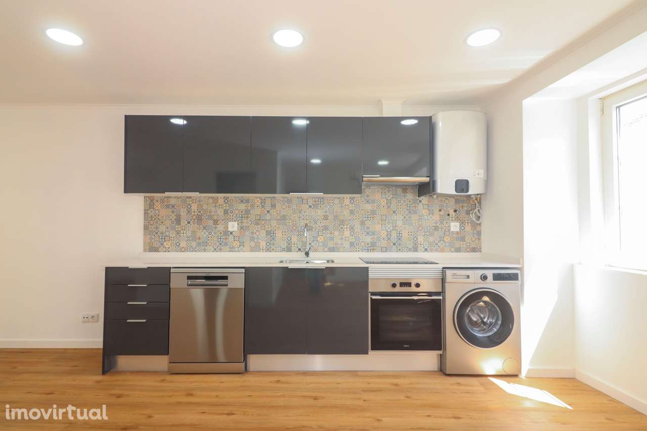 Prédio de 5 pisos totalmente recuperado no centro de Lisboa, junto à P - Grande imagem: 3/33