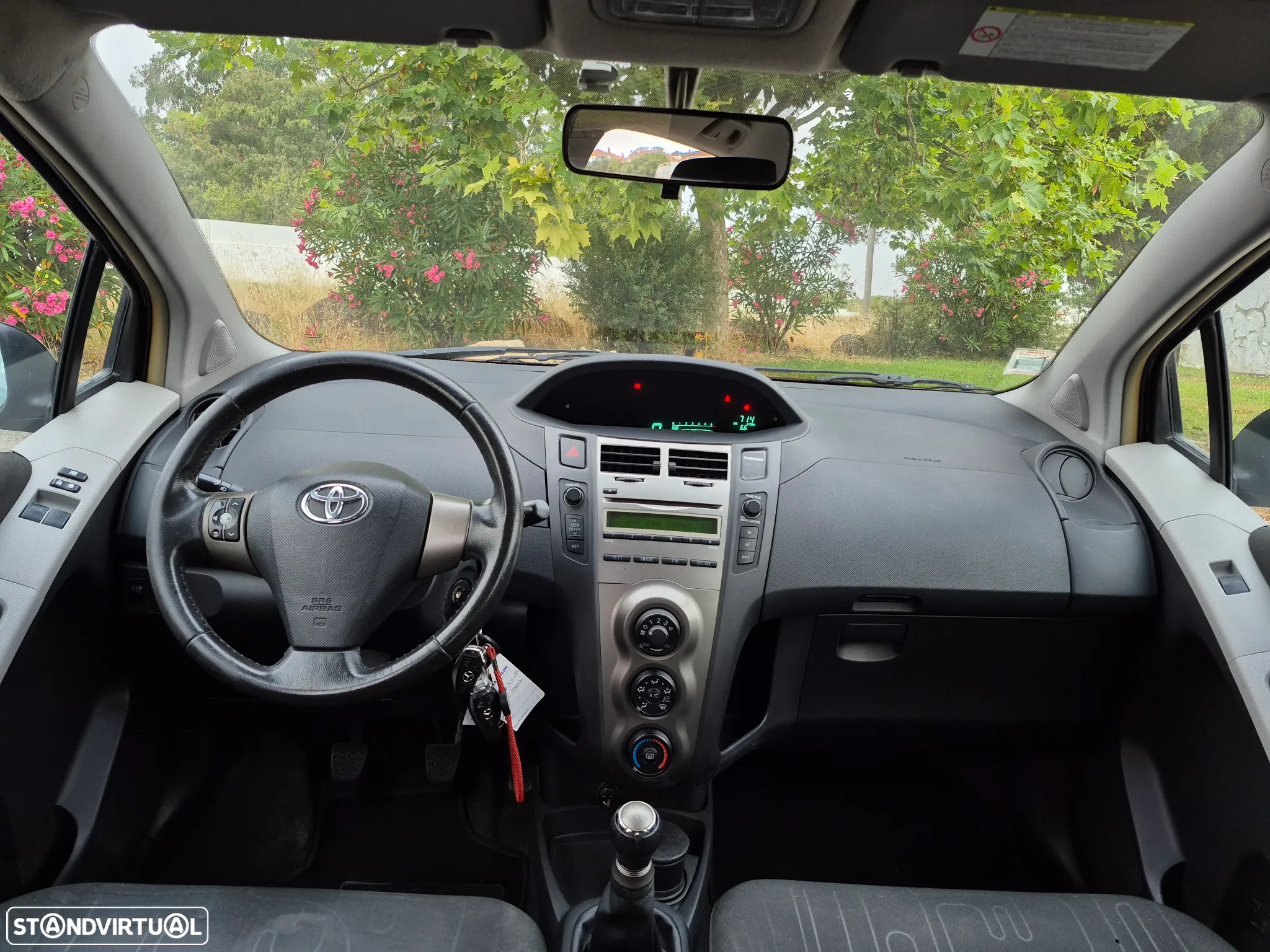 Toyota Yaris 1.0 VVT-i Comfort+AC - 12
