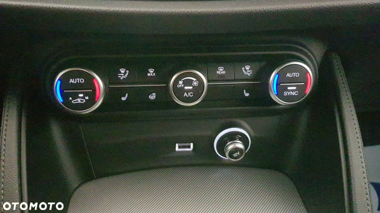 Alfa Romeo Stelvio - 29