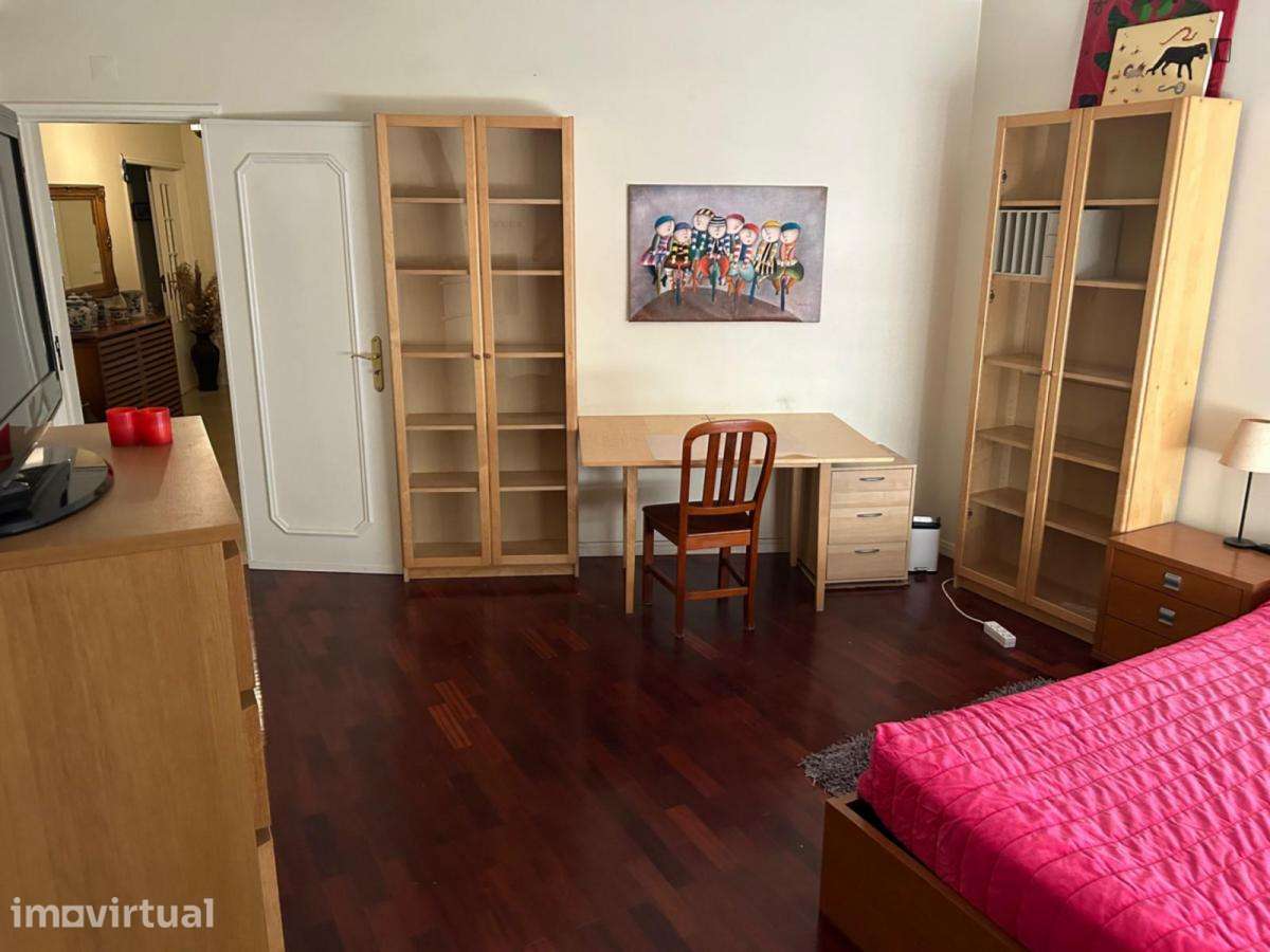 Quarto - localizado em Algés Lisbon - Grande imagem: 5/6
