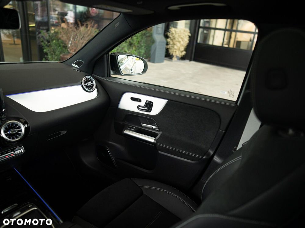 Mercedes-Benz GLA - 15