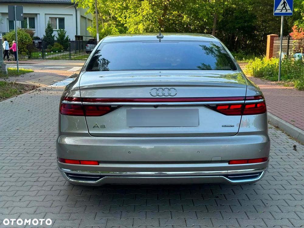 Audi A8 - 8