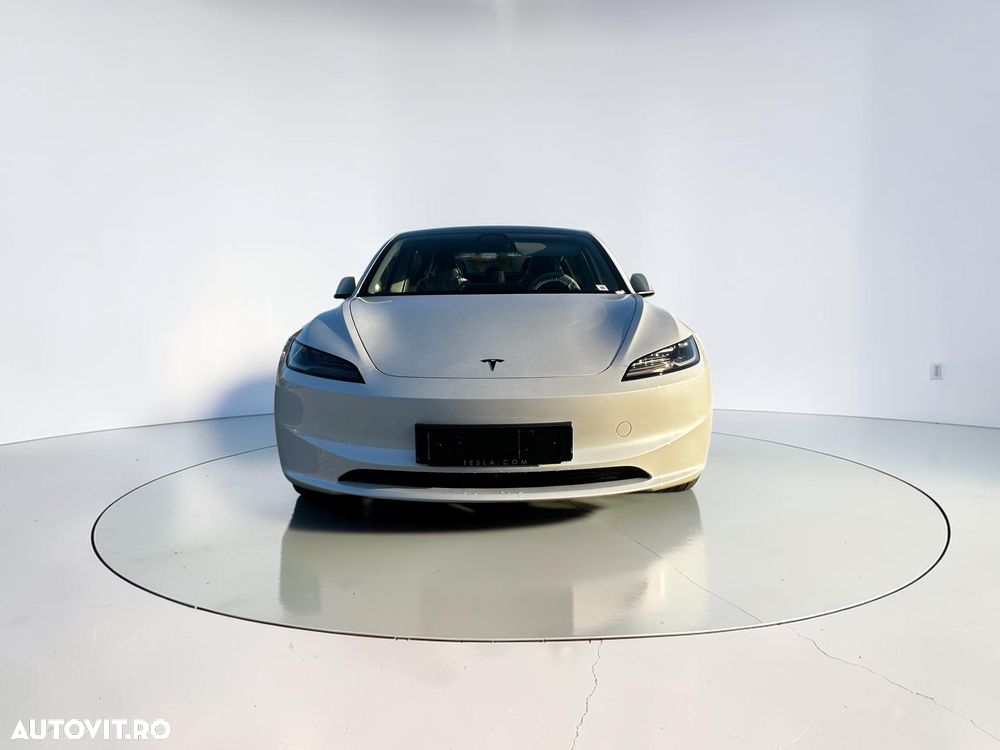 Tesla Model 3 - 7
