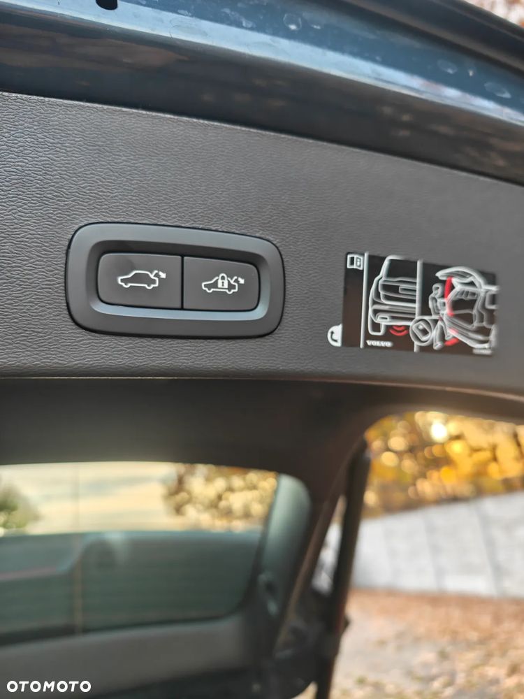 Volvo XC 40 T2 Momentum Pro - 25