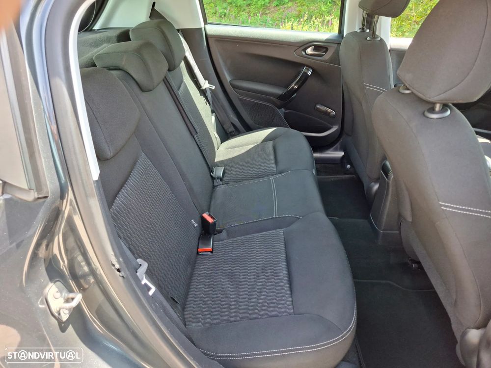 Peugeot 208 1.6 BlueHDi Style - 11