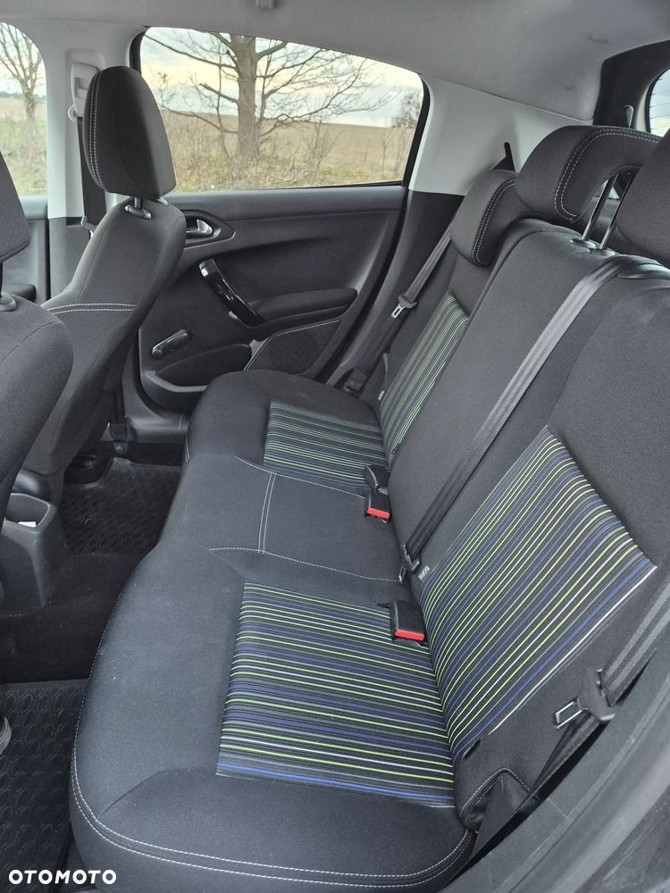 Peugeot 208 PureTech 82 Style - 6