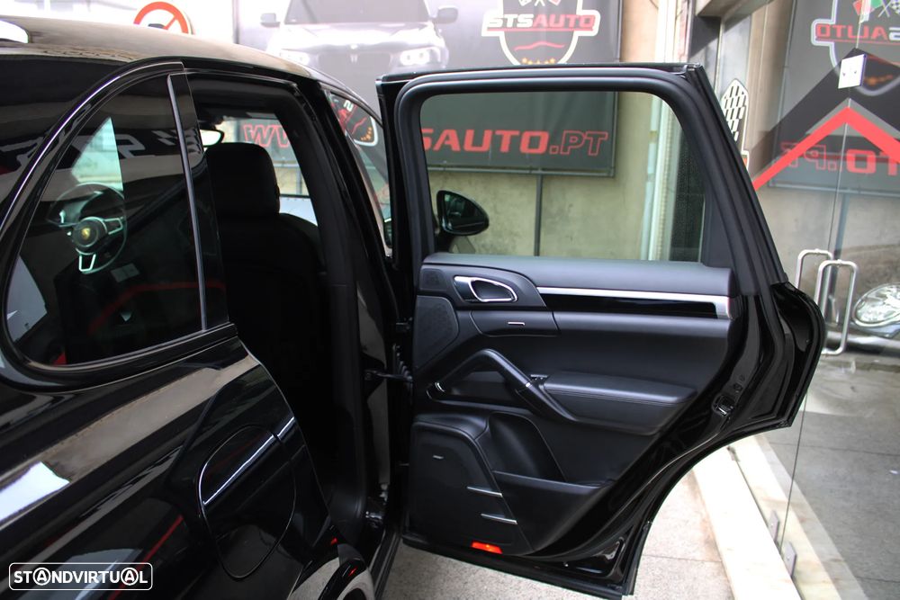 Porsche Cayenne Platinum Edition - 27