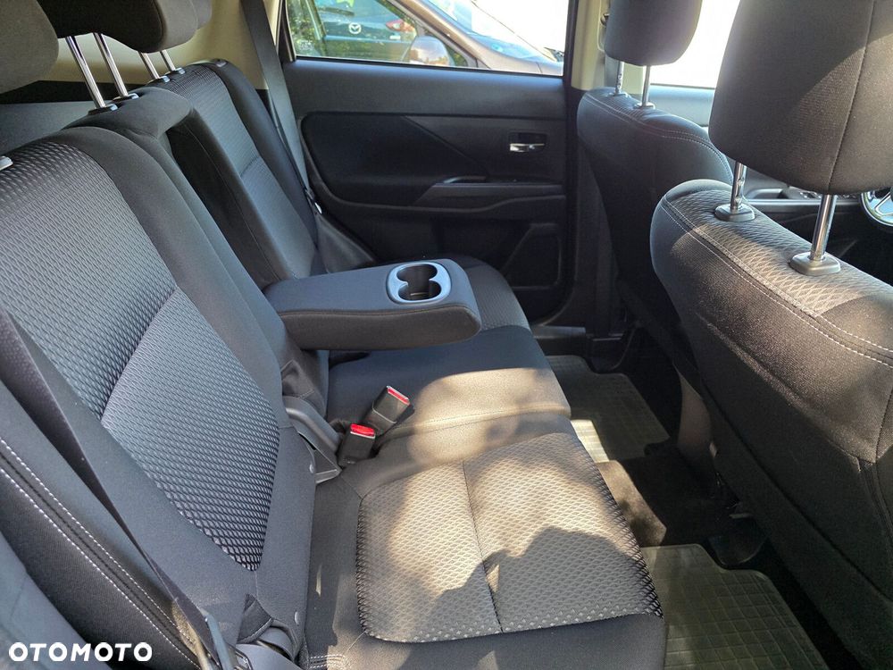 Mitsubishi Outlander - 16