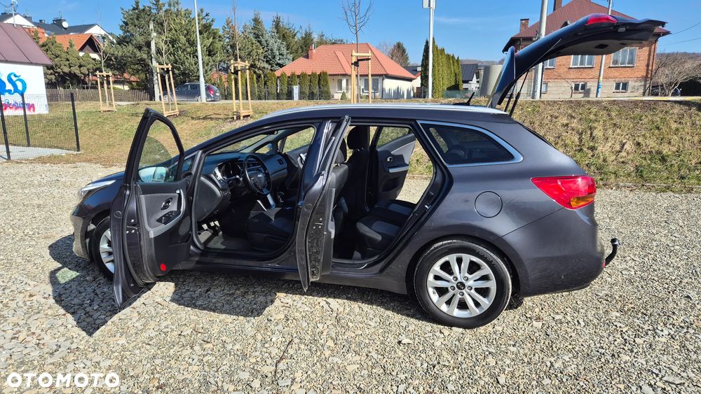 Kia Ceed 1.6 CRDi 136 ISG Dream Team Edition - 6