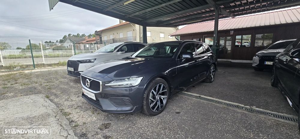 Volvo V60 2.0 T8 AWD TE Momentum Plus - 4