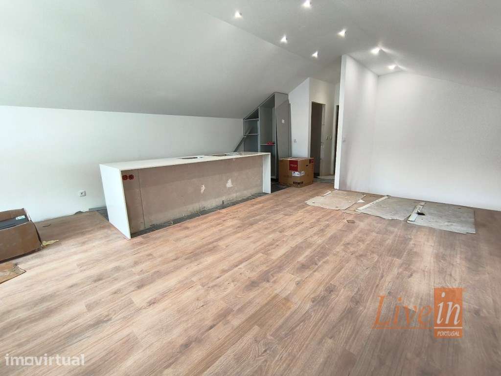 Moradia T2 em Remodelação Total em Freiria - Grande imagem: 2/18