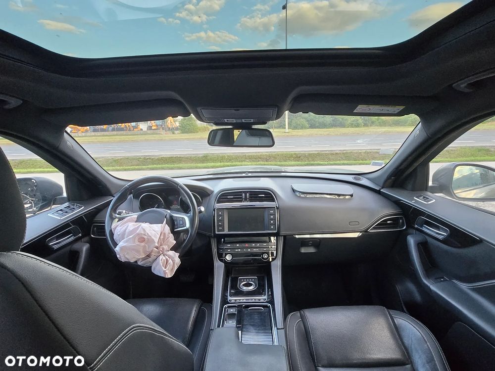 Jaguar F-Pace 20d AWD R-Sport - 6