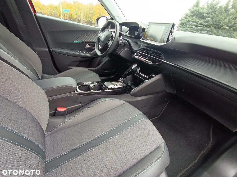 Peugeot 2008 BlueHDi 130 Allure S&S EAT8 - 24