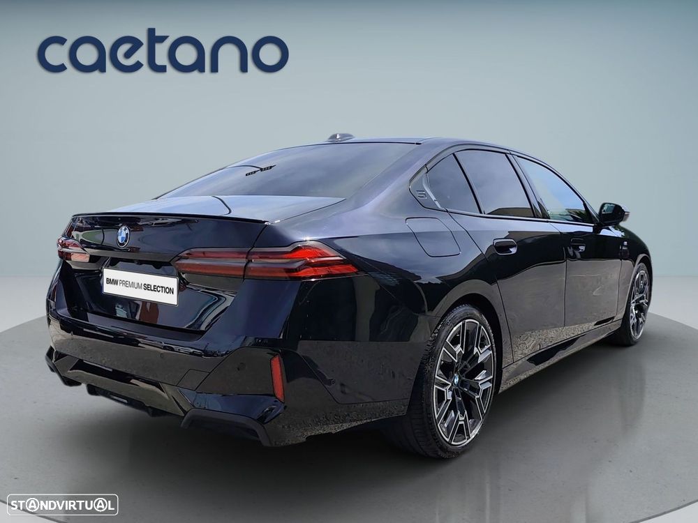 BMW 520 d Pack Desportivo M Pro — fotografia 8
