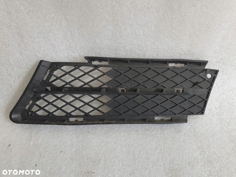 ZAŚLEPKA KRATKA ZDERZAKA LEWA BMW 3 E91 E90 - 2