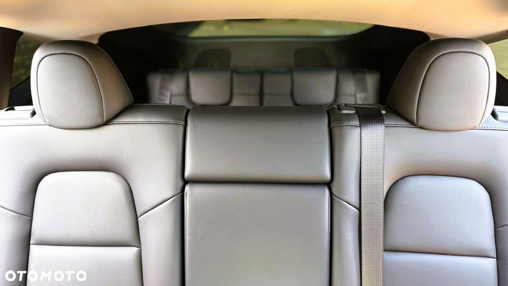 Tesla Model Y Long Range AWD - 14