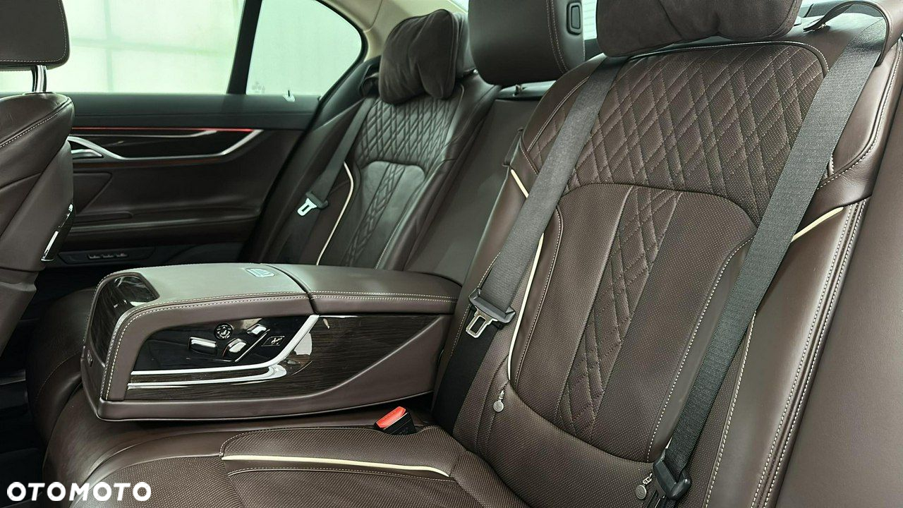 BMW Seria 7 - 13