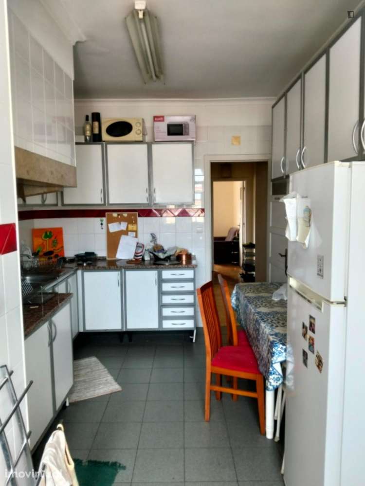 Quarto - localizado em Roma-Areeiro Lisbon - Grande imagem: 4/6