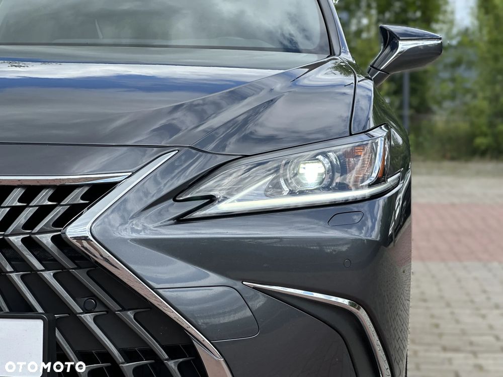 Lexus ES 300h Business Edition - 34