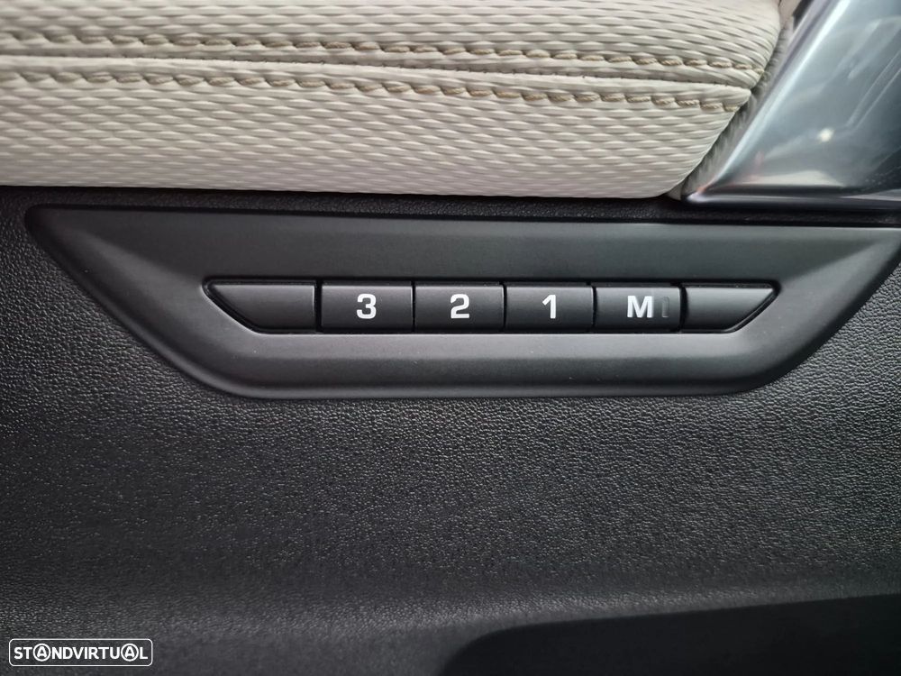 Land Rover Discovery Sport P300e R-Dynamic S - 49