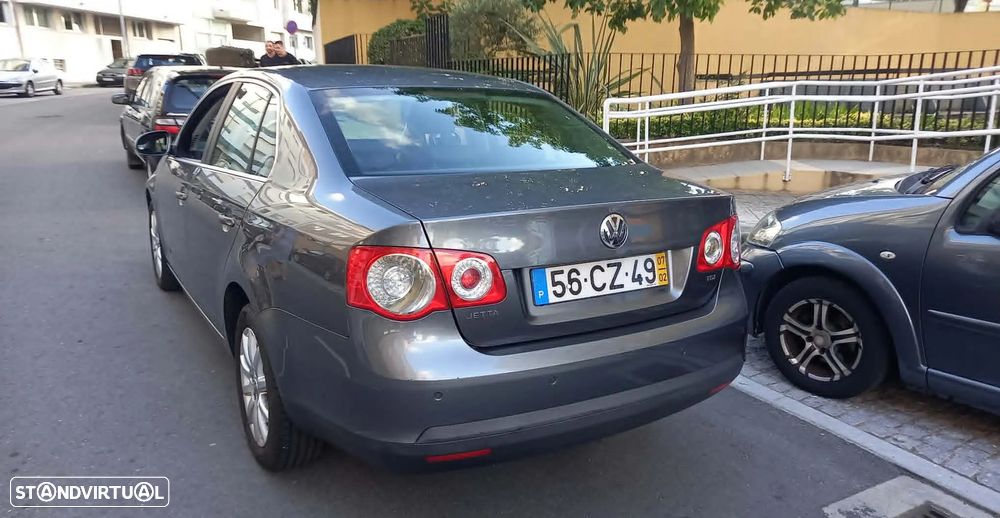 VW Jetta 1.9 TDi Confortline - 10